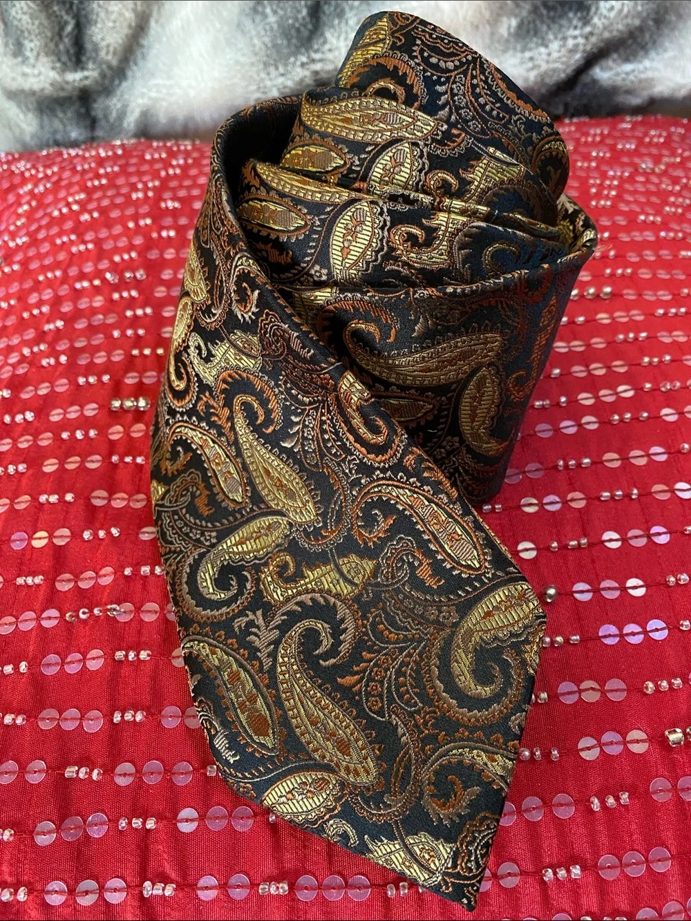 💯 Silk Hand Made Luxurious Black Gold Textured Paisley Tie